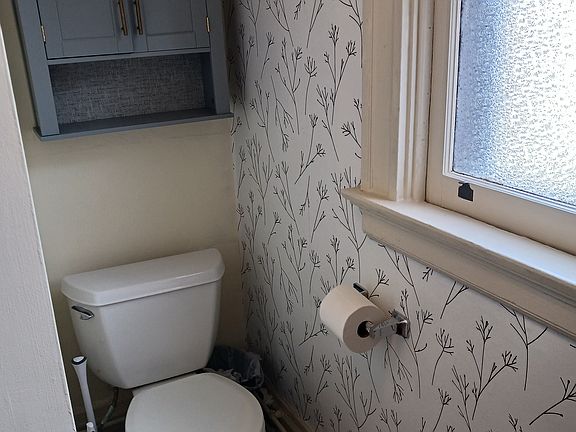 5th image of 2461 Fairview Ave #2