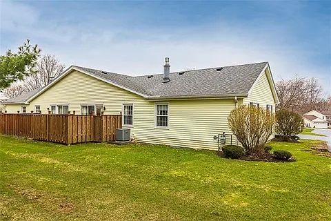 5th image of 33 Rockhurst Dr