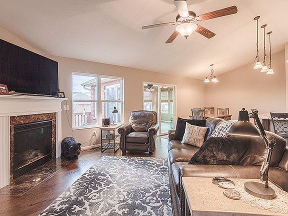 4th image of 10230 Desmond Ct