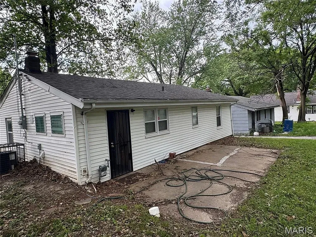 2 bed, 999 sqft, $1,300 — Photo 2