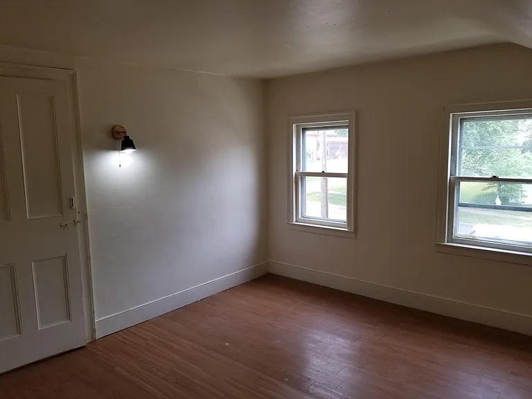 218 E Jackson St — Photo 16