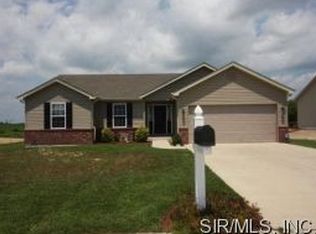 5529 S Woods Manor Dr, Smithton, IL 62285
