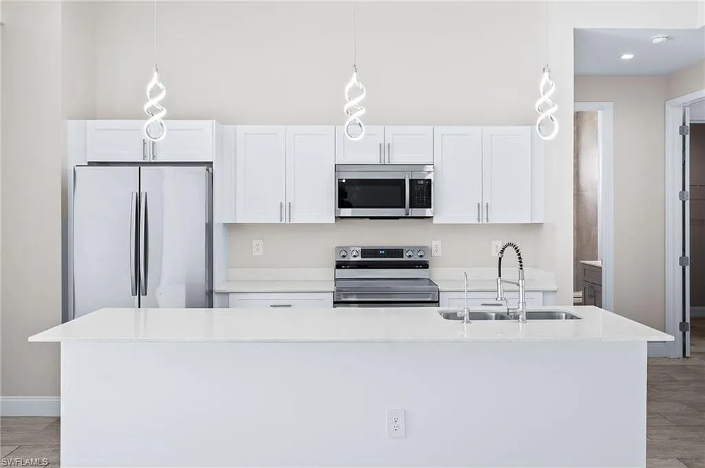 3 bed, 2.0 bath, 1681 sqft, $2,150 — Photo 3
