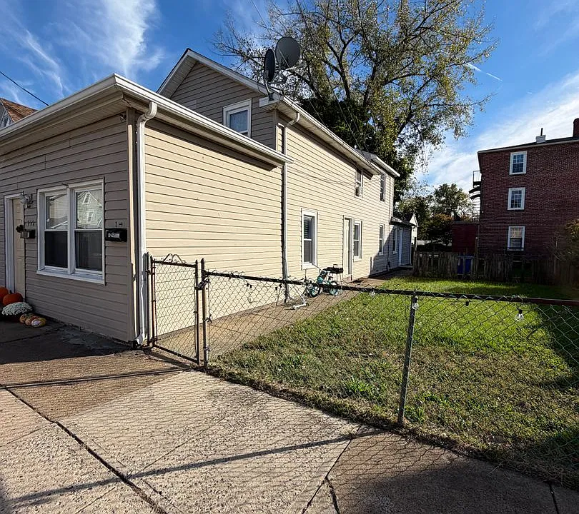 732 W 2nd St