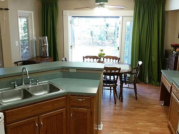 4th image of 901 Elm Forest Dr