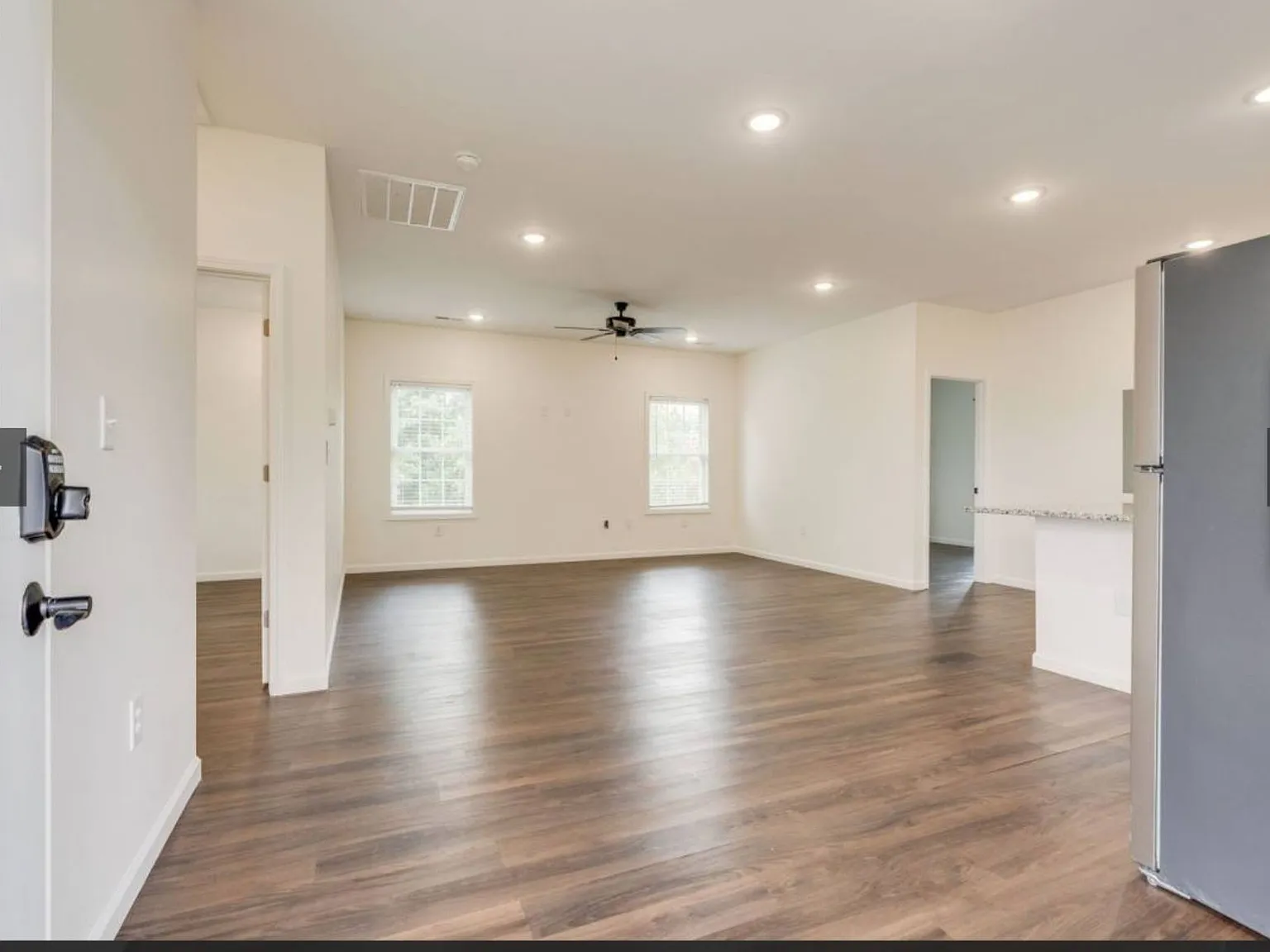 Downstairs Unit Off Market St. 5 min from ETSU & Medical Centers — Photo 3