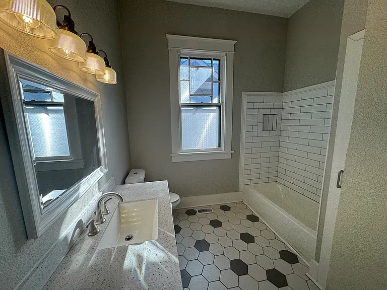 401 Johnson St #A — Photo 10