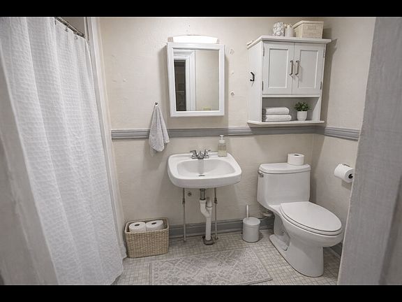 4th image of 40 Westminster St #5