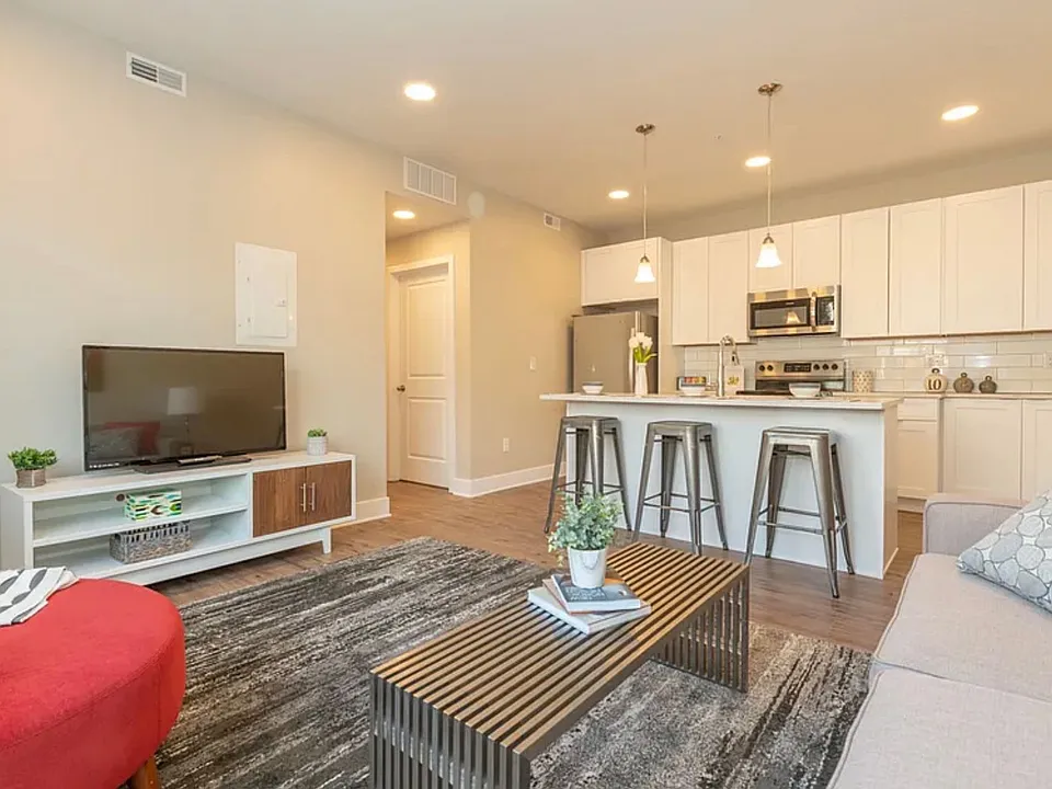 2220-28 W Master St
