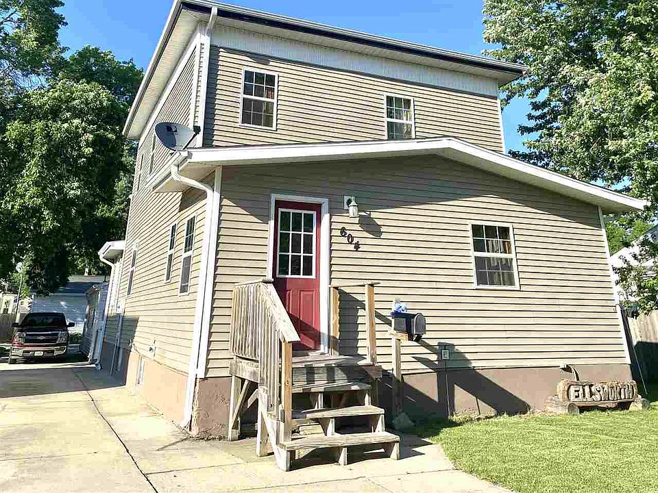1st image of 604 1st St