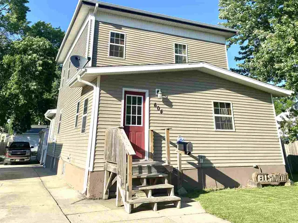 604 1st St, La Porte City, IA 50651