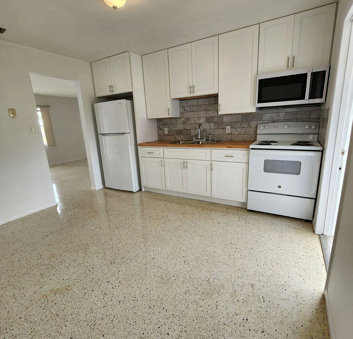 2 bed, 832 sqft, $1,450 — Photo 2