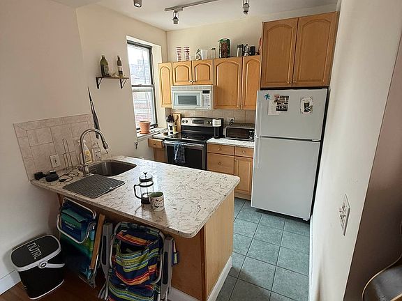 5th image of 329 E 13th St APT 5C