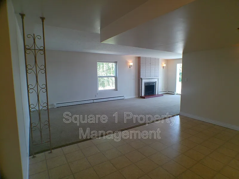 3 bed, 2.0 bath, 1100 sqft, $1,900 — Photo 2