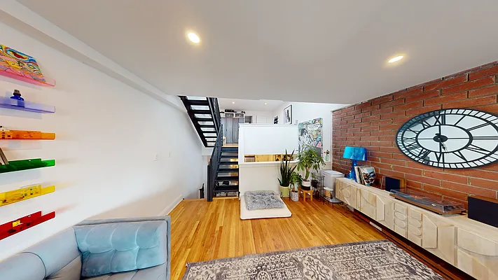 Rented by AZ REALTY NYC LLC | media 21