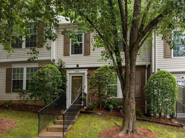 1232 Maple Shade Ln, Charlotte, NC 28270