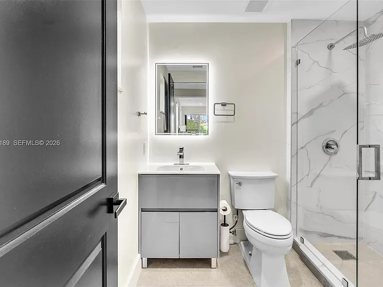 2521 Center Ave — Photo 56