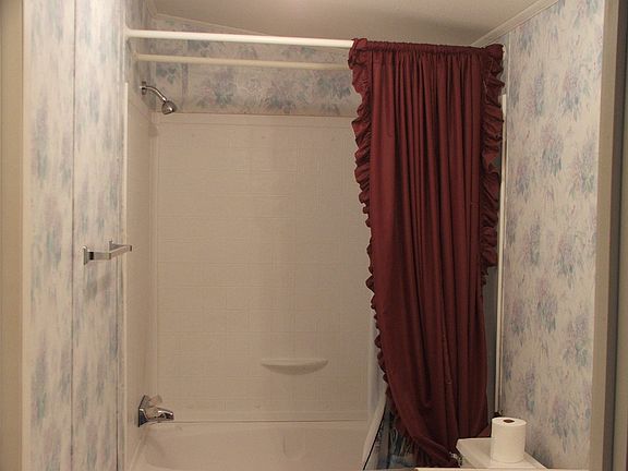 Full Master Bath with Small Walk In closet