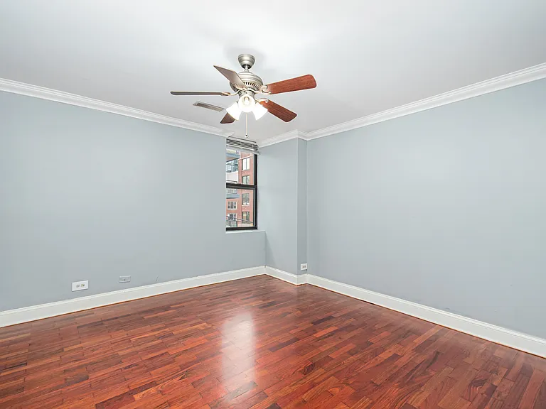 747 N Sedgwick St — Photo 11