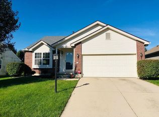 35 S Glen Oak Dr, Springboro, OH 45066