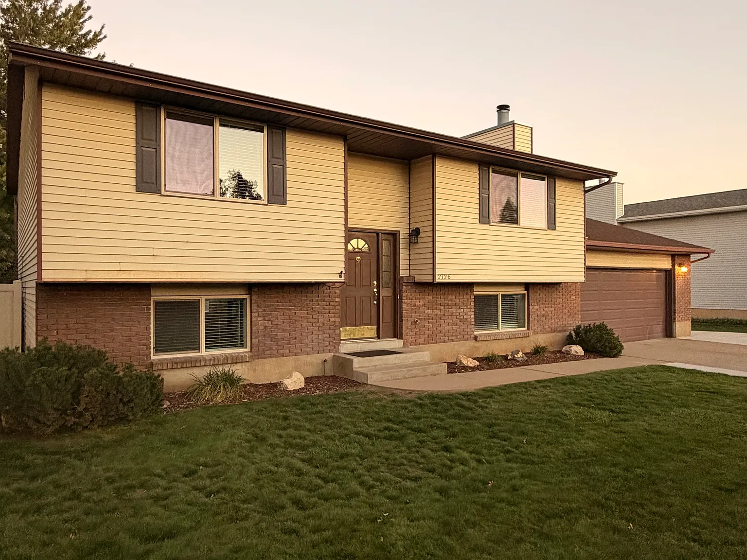 4 bed, 2200 sqft, $2,300 — Photo 3
