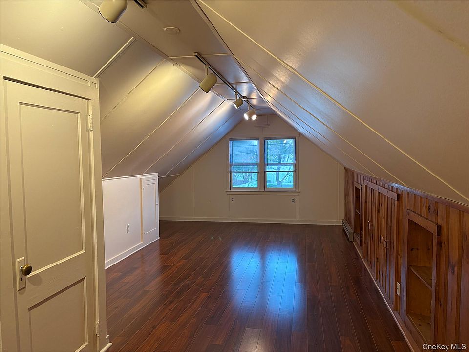 2nd image of 35 Oak St