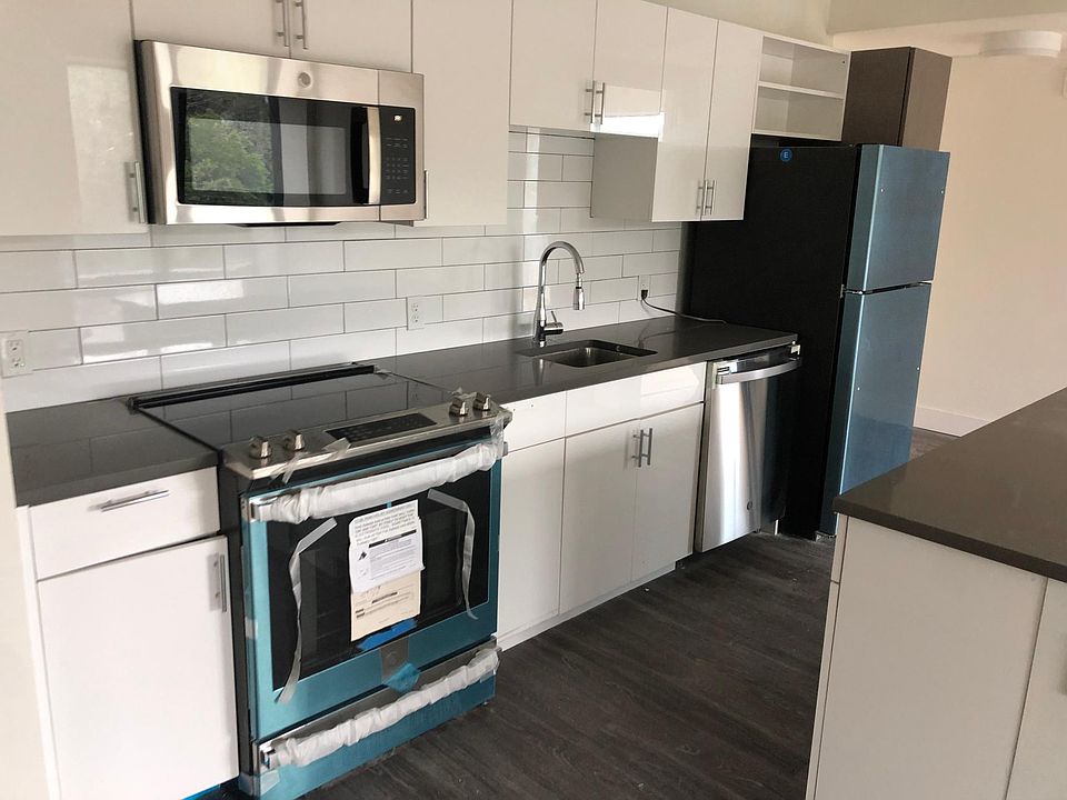 1st image of 40 E Broad St #4