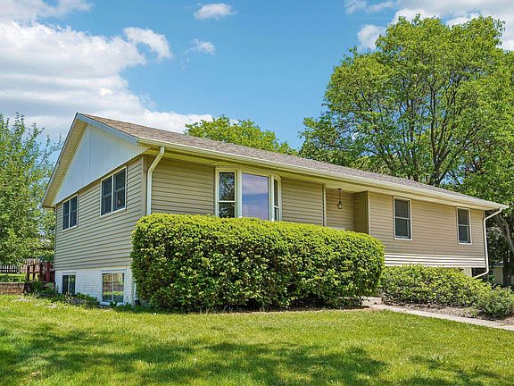 2nd image of 6902 Donna Dr