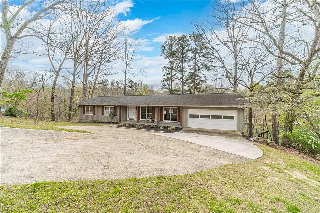 4 bed, 3.0 bath, 3395 sqft, $5,900 — Photo 3