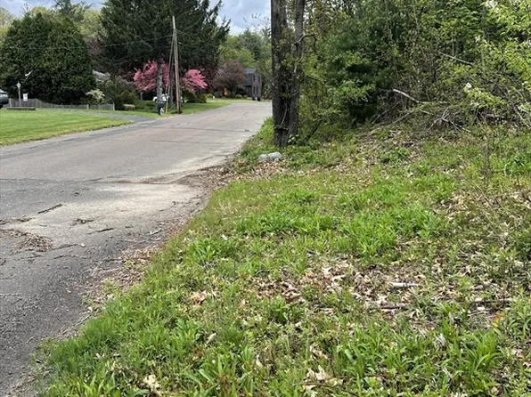 9 Darryl Cir, Palmer, MA 01069