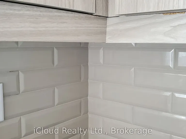 120 Court Dr — Photo 2