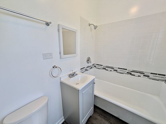 4th image of 4340 S Drexel Blvd #36