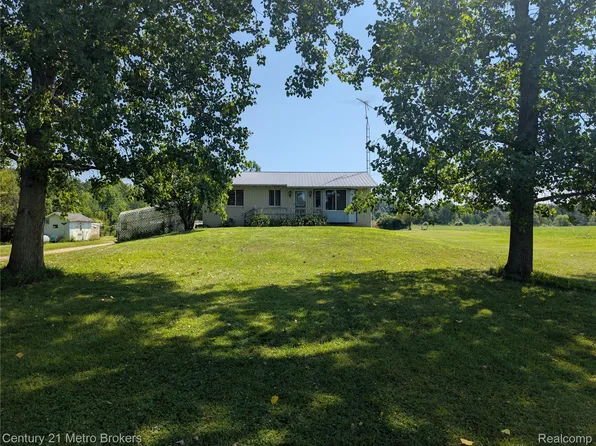 10190 Oak Rd, Otisville, MI 48463