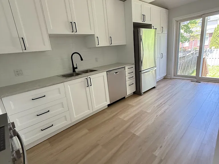 551 Wild Shore Cres — Photo 2