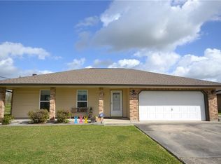 216 Country Village Dr, Raceland, LA 70394