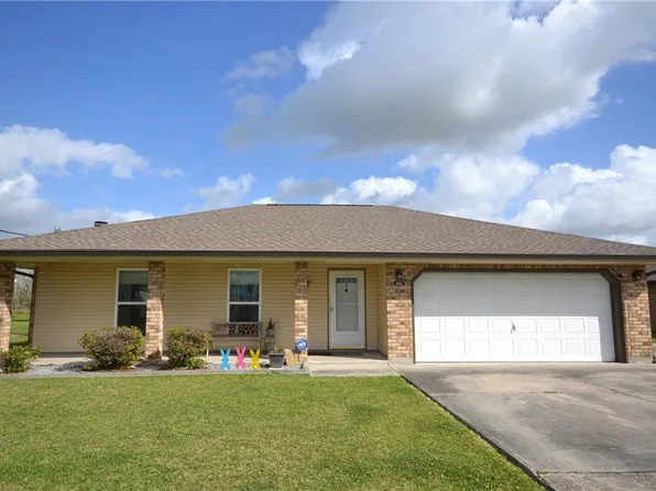 216 Country Village Dr, Raceland, LA 70394