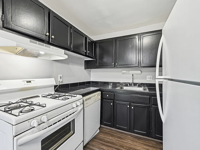 Lakeside Villas — Photo 15