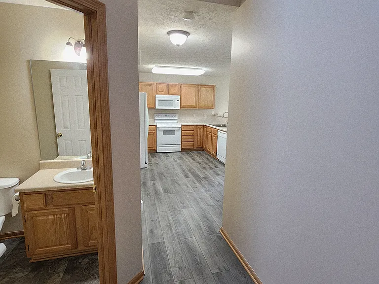 1818 Sawyer St — Photo 3