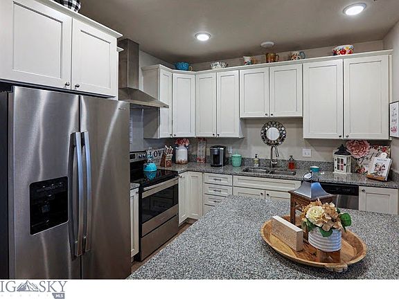 3rd image of 2720 Sartain St Unit 302