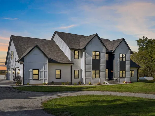 4764 Rapid Creek Rd NE, Iowa City, IA 52240