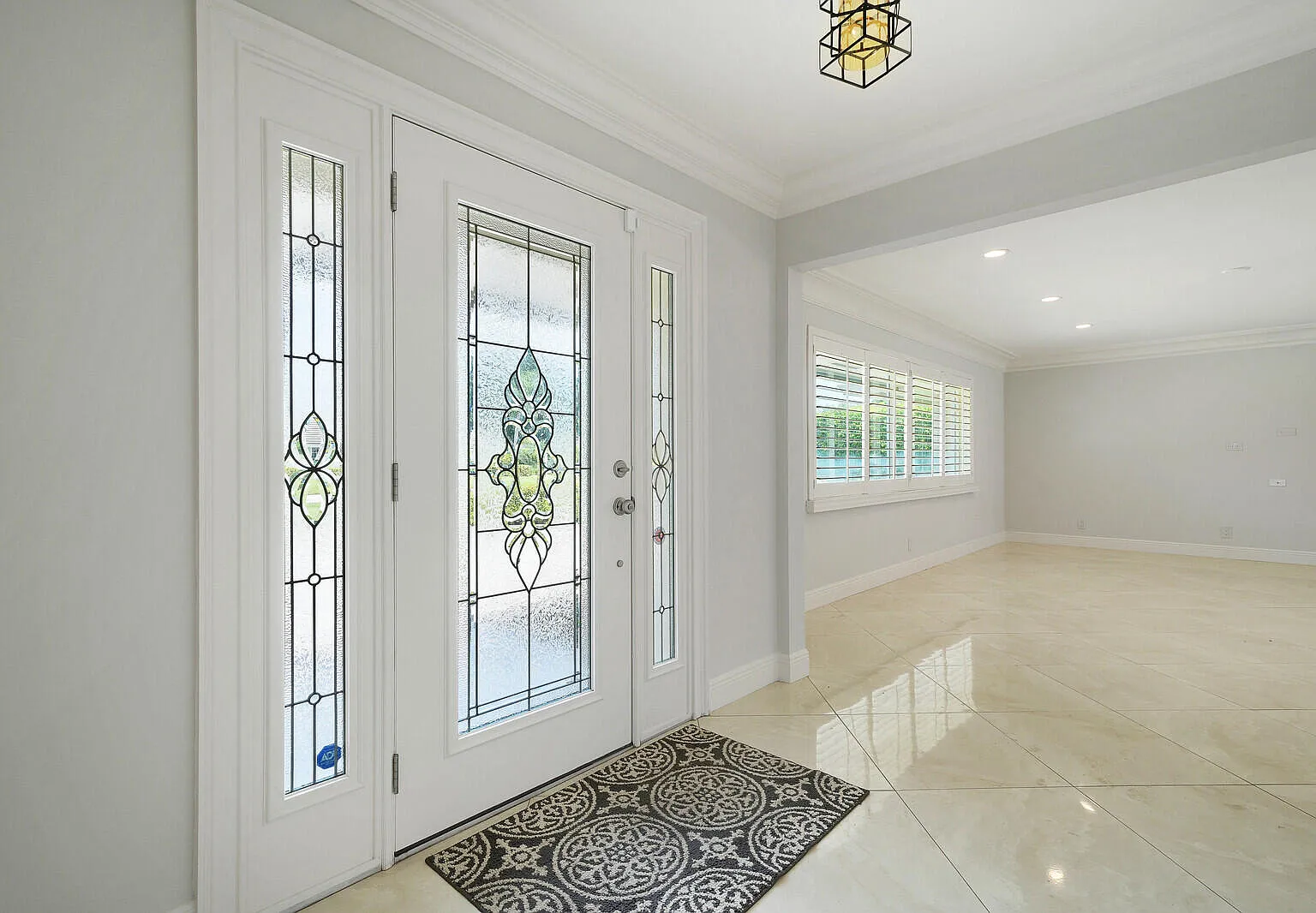 4 bed, 2.5 bath, 2416 sqft, $4,750 — Photo 4