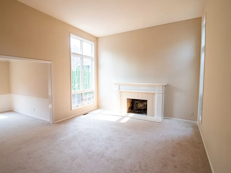 24435 SE 42nd Pl — Photo 5