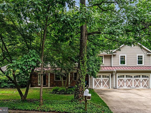 3rd image of 424 Park Creek Ct