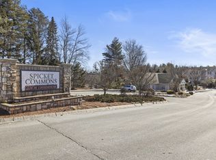 21 Hampshire Rd APT 415, Methuen, MA 01844