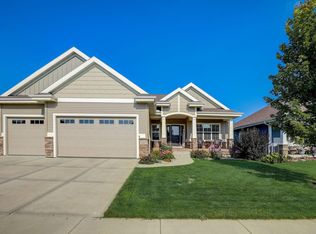 1018 Waterford Ln, Waunakee, WI 53597