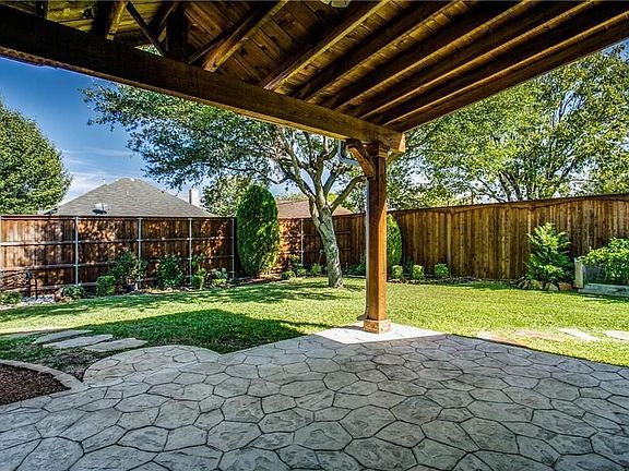 4th image of 7808 Glenoaks Dr