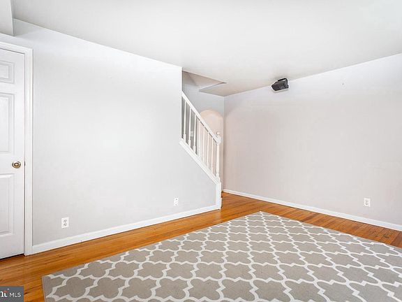 4th image of 1003 Baltimore Ave