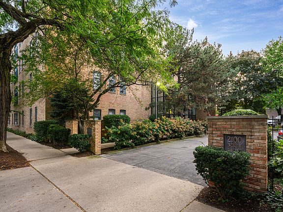 2nd image of 2100 N Racine Ave APT 1A
