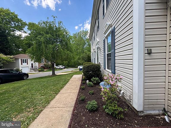 3rd image of 10542 Reeds Landing Cir