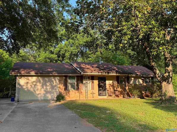 528 Delaney Rd NW, Huntsville, AL 35806